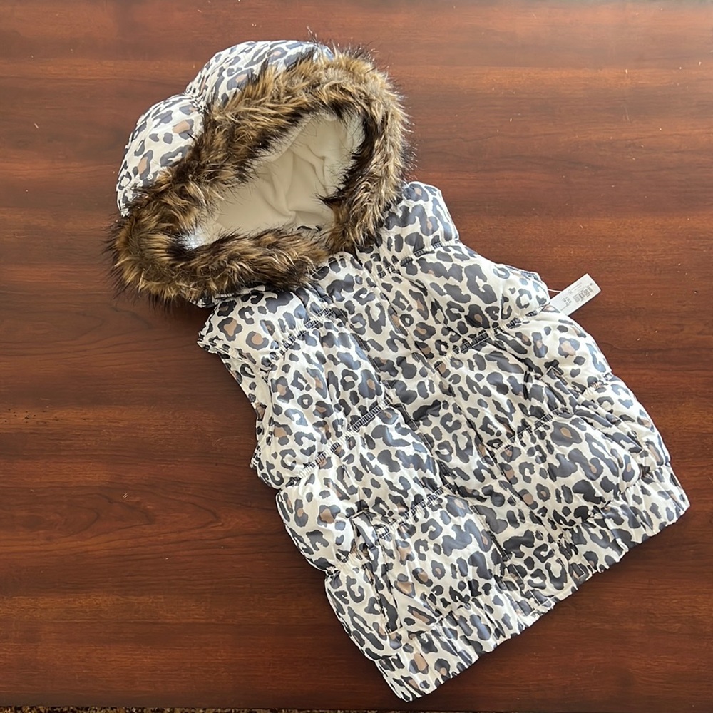NWT Old Navy hooded puffer vest Girl’s size 10/12